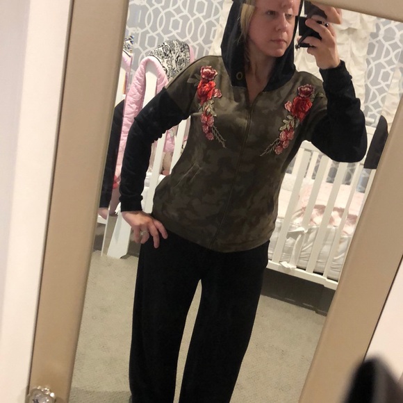 VENUS Tops - Camo-floral colorblock hoodie VENUS Tops - Camo-floral colorblock hoodie